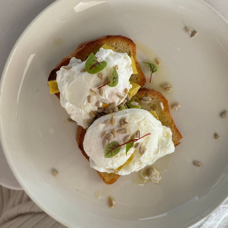 Poached eggs on toast