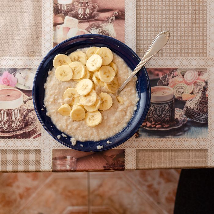 A bowl of porridge topped with sliced banana